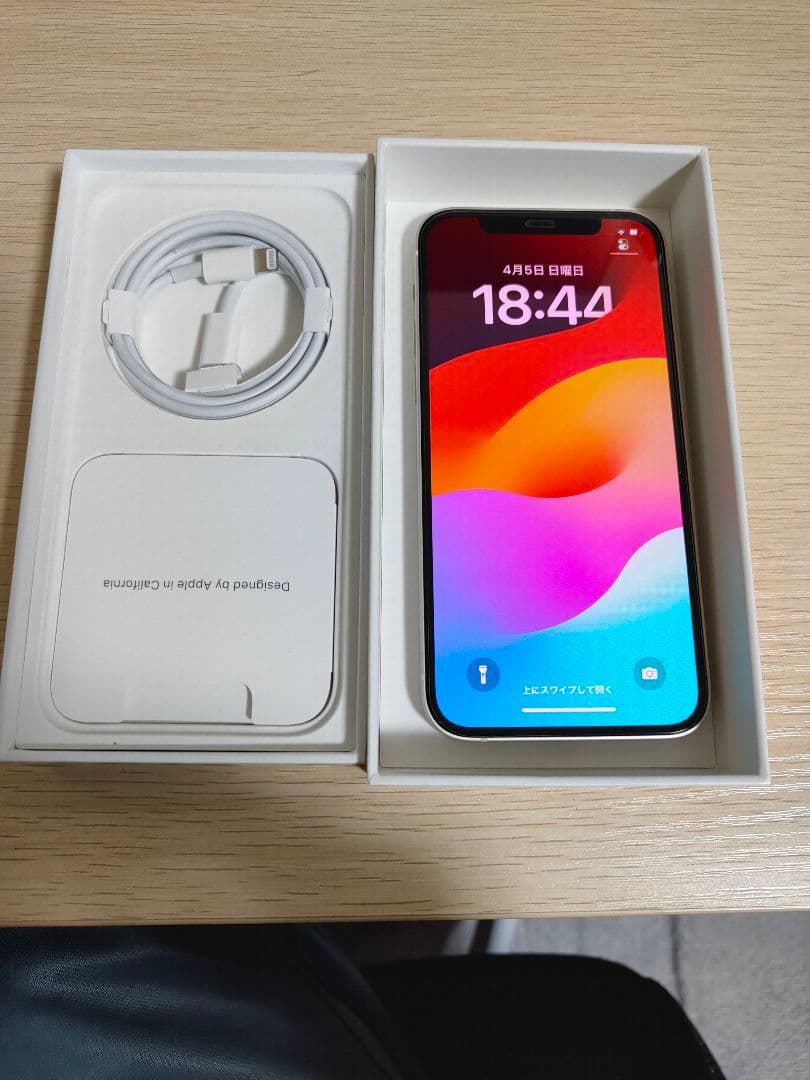 Apple iPhone 12 ホワイト 本体 化粧箱、充電ケーブル付き