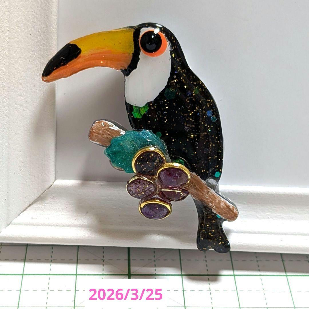 オニオオハシ（試作パーツ消化）　レジンヘアゴム　おすわり　葡萄