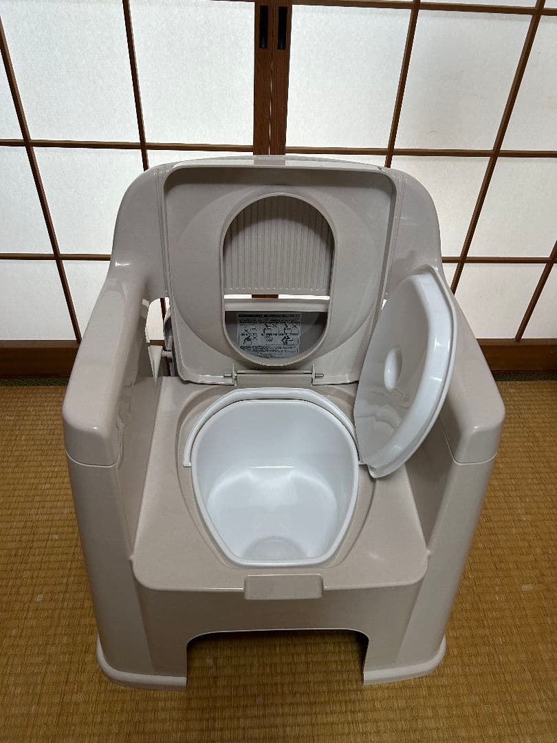未使用 開封済み ポータブルトイレ(背もたれ付)　防水シーツ・使い捨て紙パック付