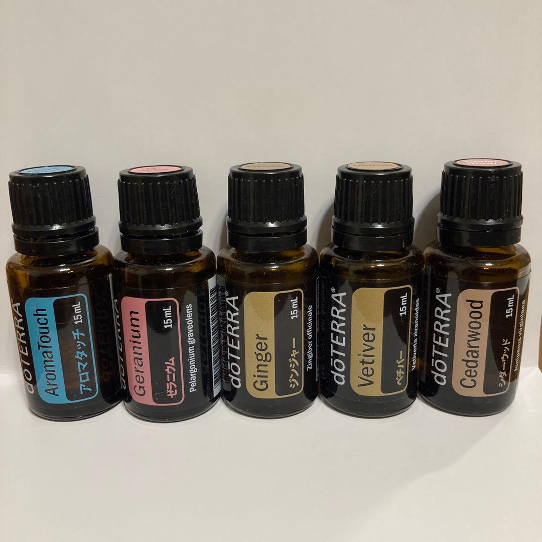 doTERRA エッセンシャルオイル23本　収納ケース付き