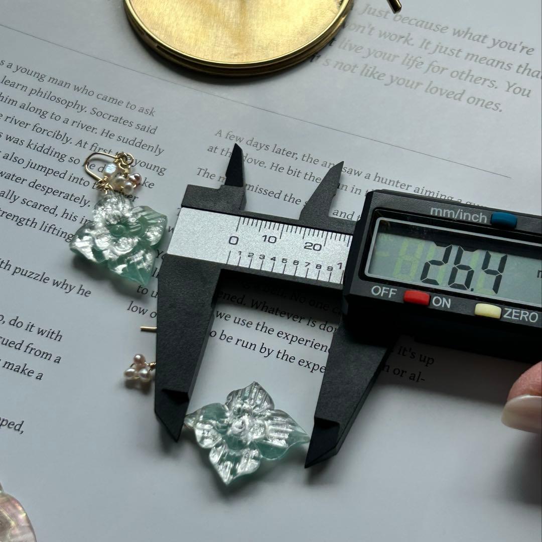 ダブルフラワーアマゾナイト銀箔トリプレットのピアス