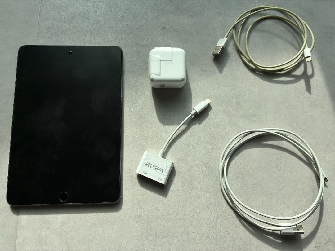 Apple iPad mini5 セルラーモデル HDMI変換アダプタ付き