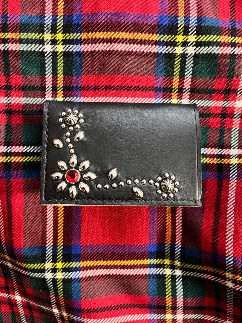コンパクトウォレット レザー　フラワー&リーフ　スタッズ
