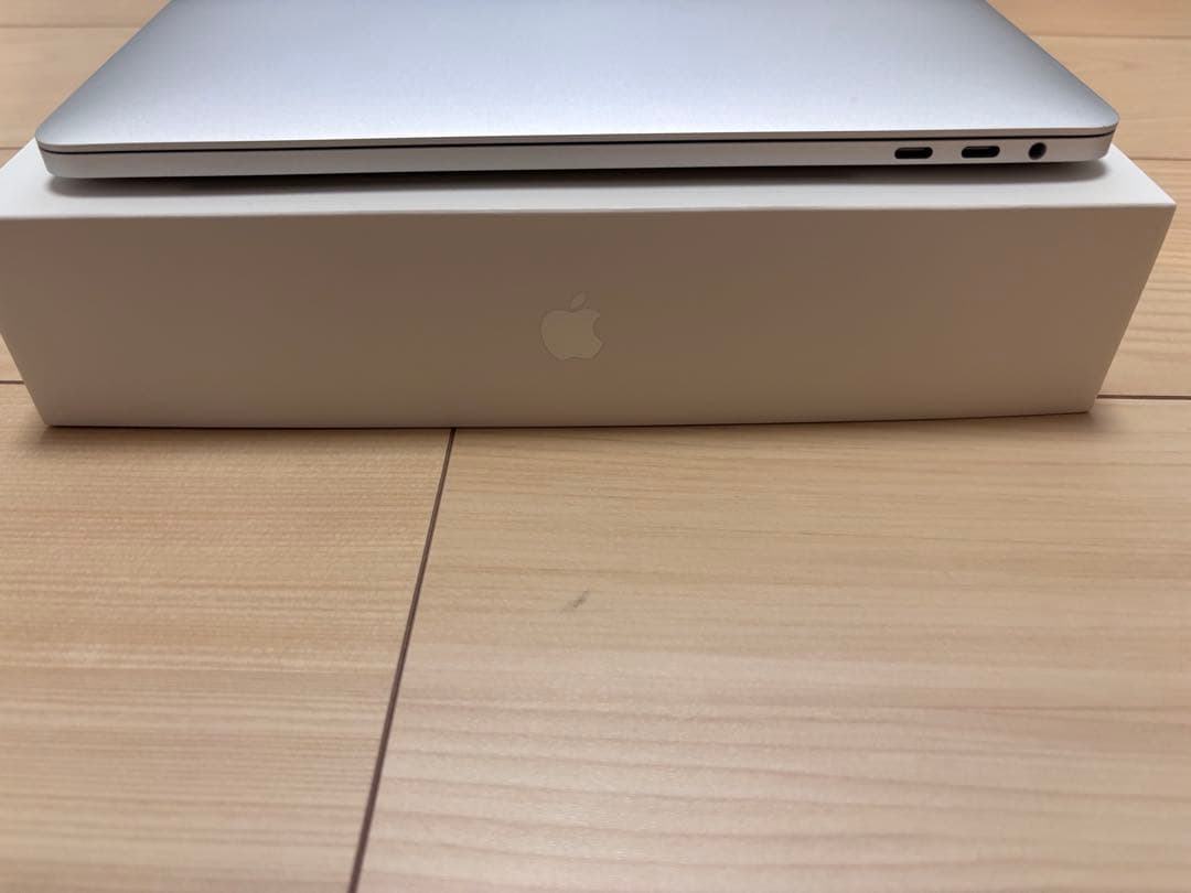MacBook Pro 15インチ　2016年　シルバー