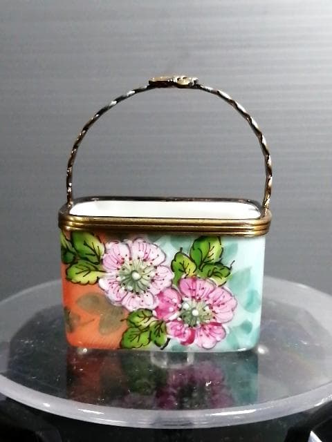 リモージュボックス 陶器製 花柄バッグと蝶 小物入れ フランス製 Limoges
