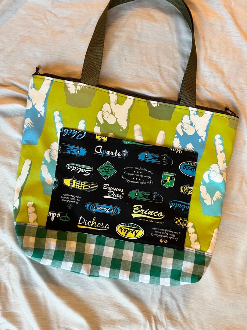 ハロウィンLADYのファスナートートBAG A4対応　肩掛けok