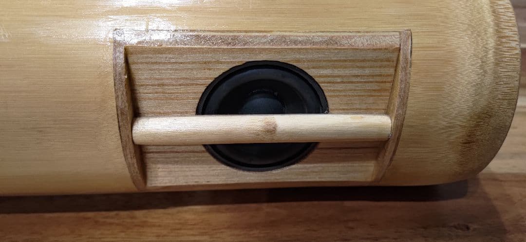 ：パーソナライズされた手作り竹製Bluetoothスピーカー