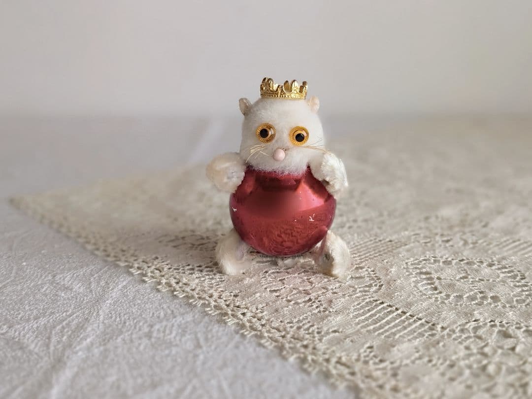 * cat ornament ❀ 赤いボールが大切な 猫さん