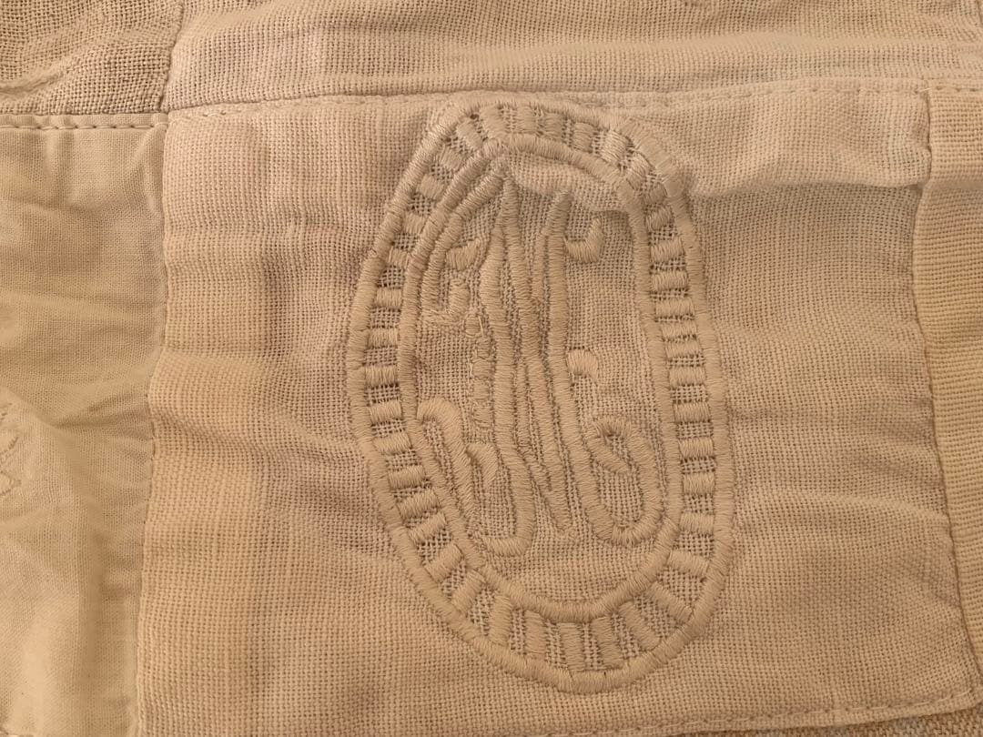 フランス　蚤の市　クッションカバー　ハンドメイド　イニシャル刺繍