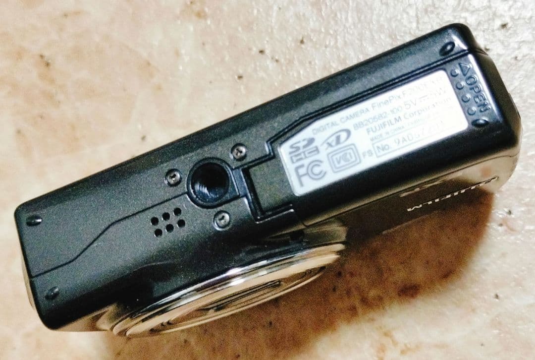 FUJIFILM FinePix F200 EXR　デジタルカメラ　ジャンク