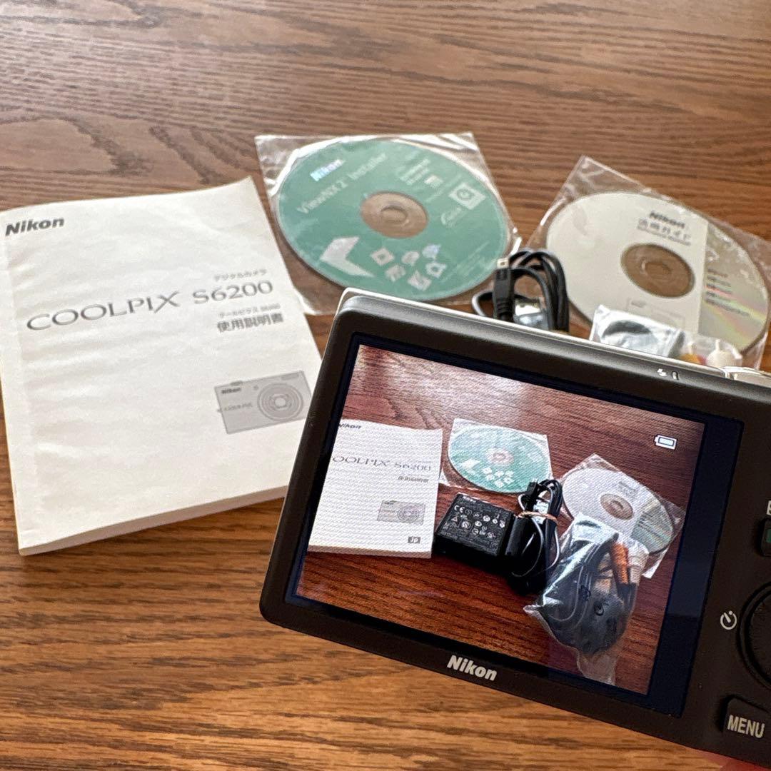 Nikon COOLPIX s6200 デジカメ　SDカード付
