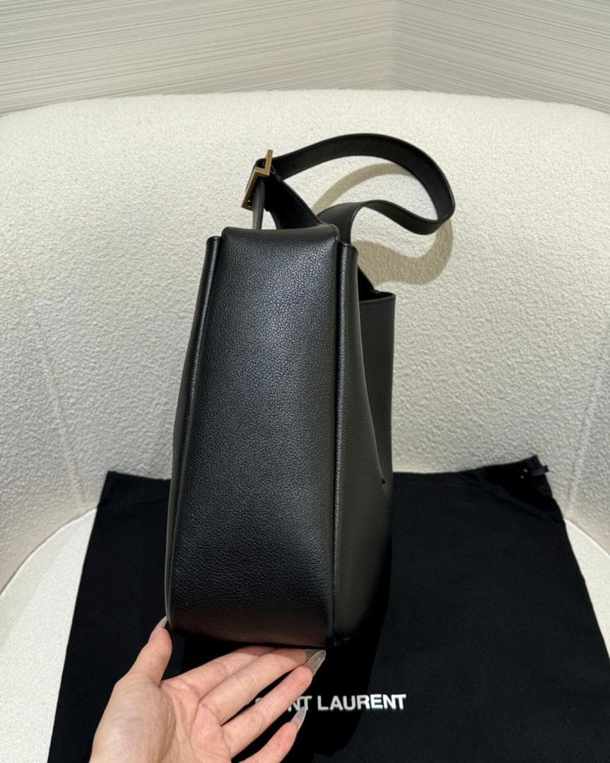 大人気！YSL・ ブラック レザー ショルダー ハンドバッグ~
