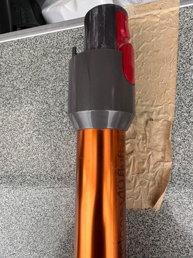 Dyson ・Ｖ１０フラッフィー！サイクロン式掃除機