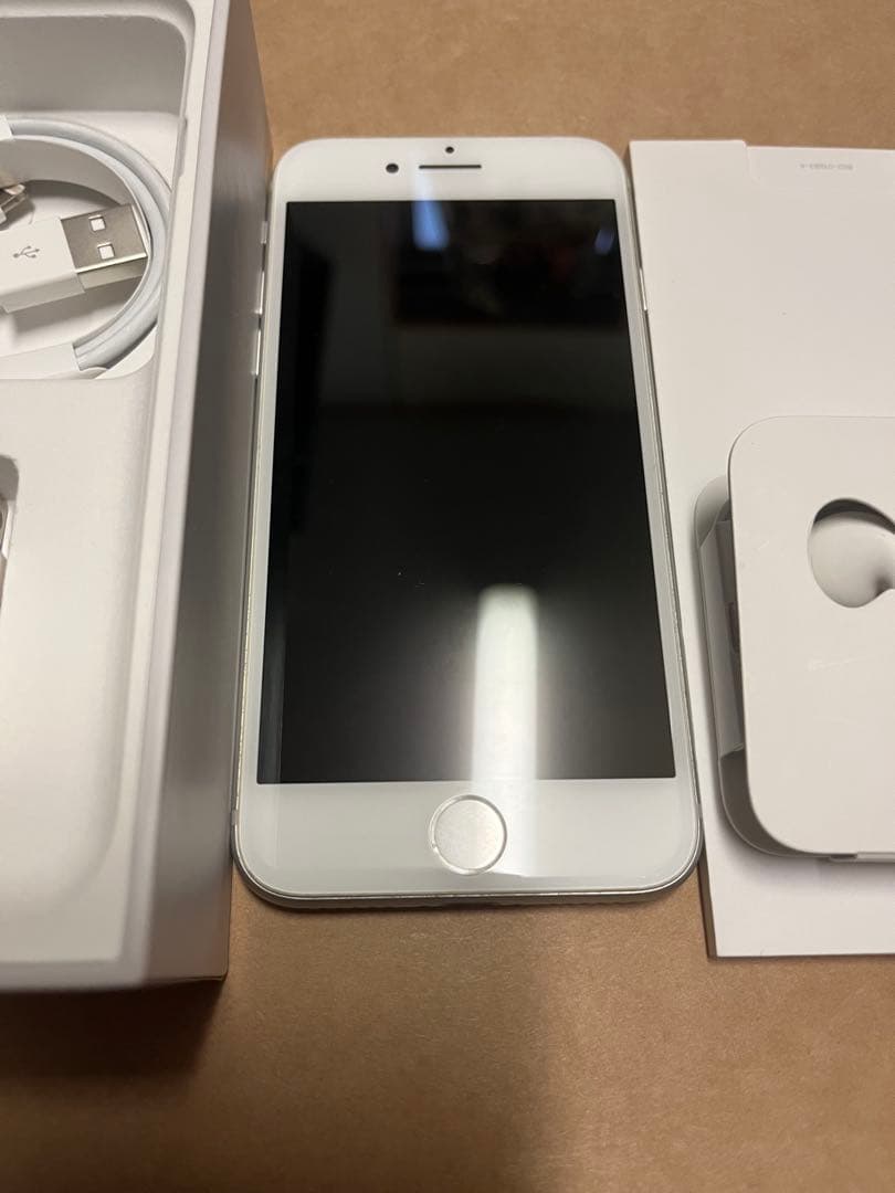 美品　iPhone8 64GB シルバー　SIMフリー