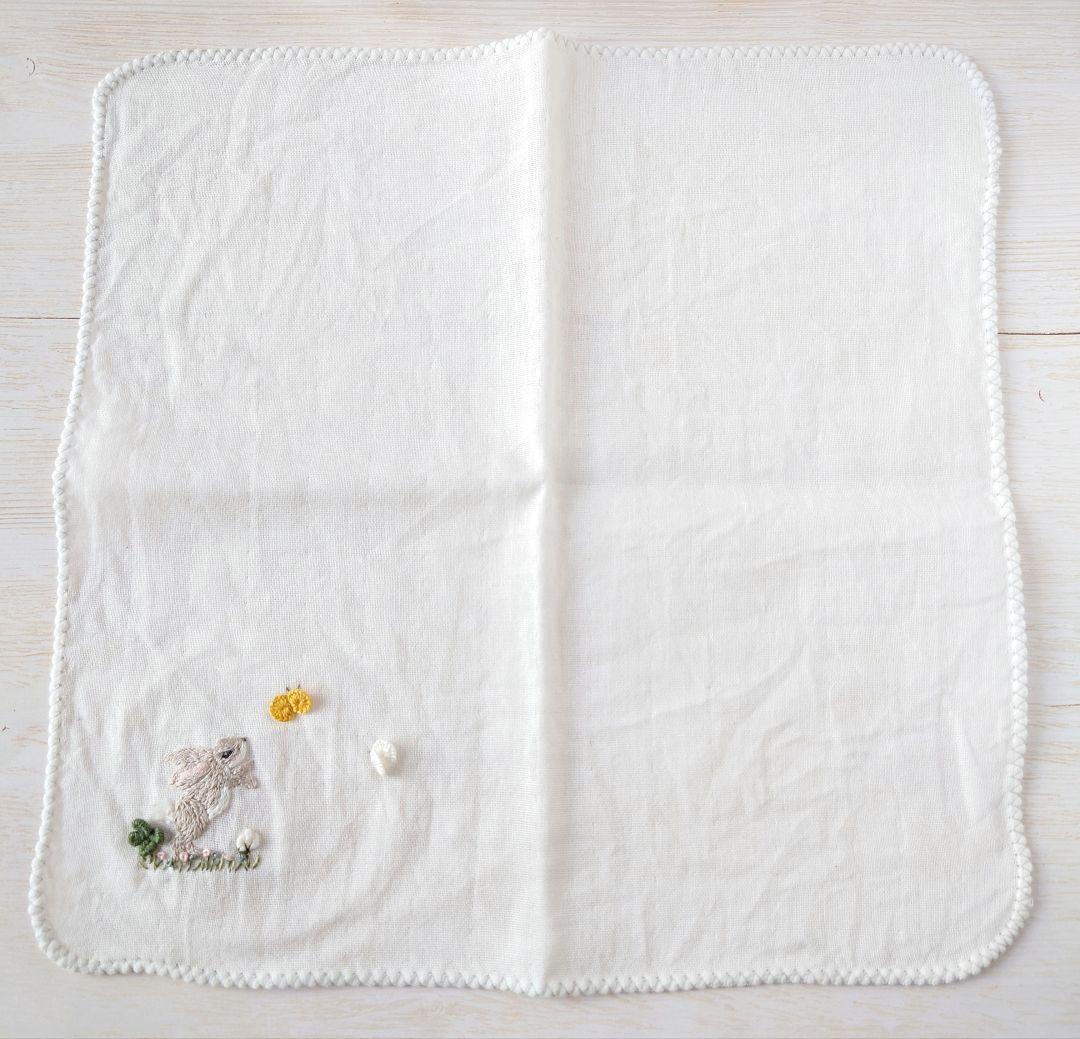 手刺繍入ちっちゃな ガーゼハンカチ【野原のうさこと蝶々】