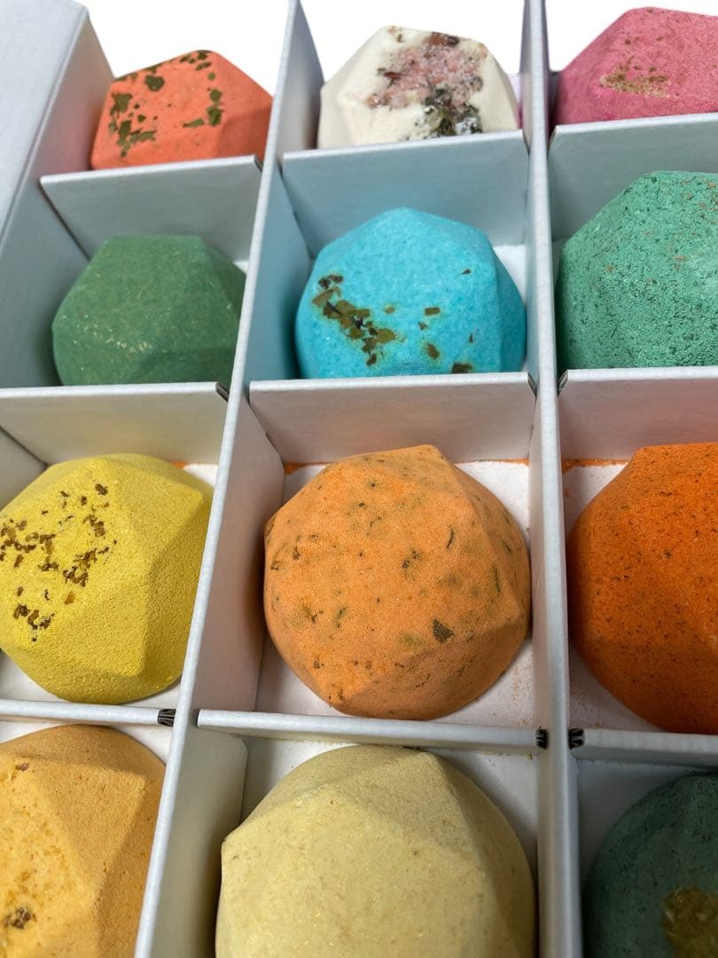 LUSH 四季の一服 3個セット まとめ売り ギフト バスボム 新品未使用紙袋付