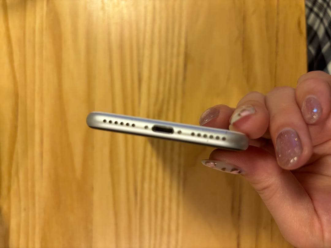 Apple iPhoneSE 第２世代 ホワイト 本体