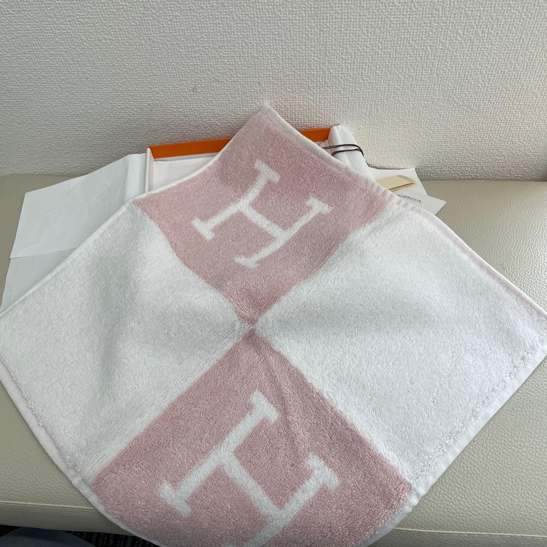 【E】エルメス　HERMES タオルハンカチ　ギフト箱入り　プレゼント