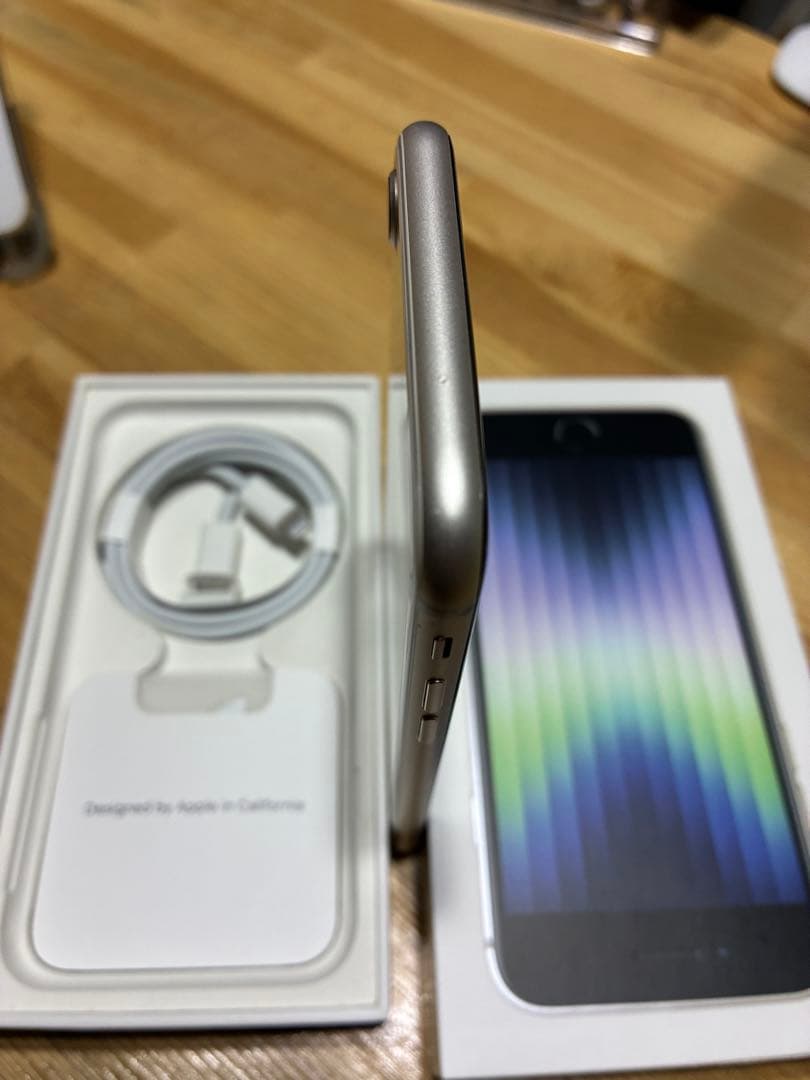 iPhone SE (第3世代) スターライト 128GB