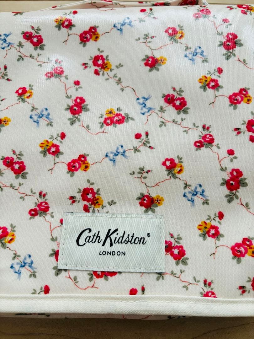 ★定価　10,890円★新品　Cath Kidston 機能性　ハンギングポーチ