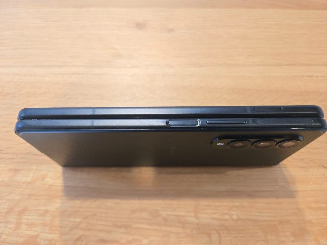 docomo galaxy Z fold3 本体 箱・ケーブル付き