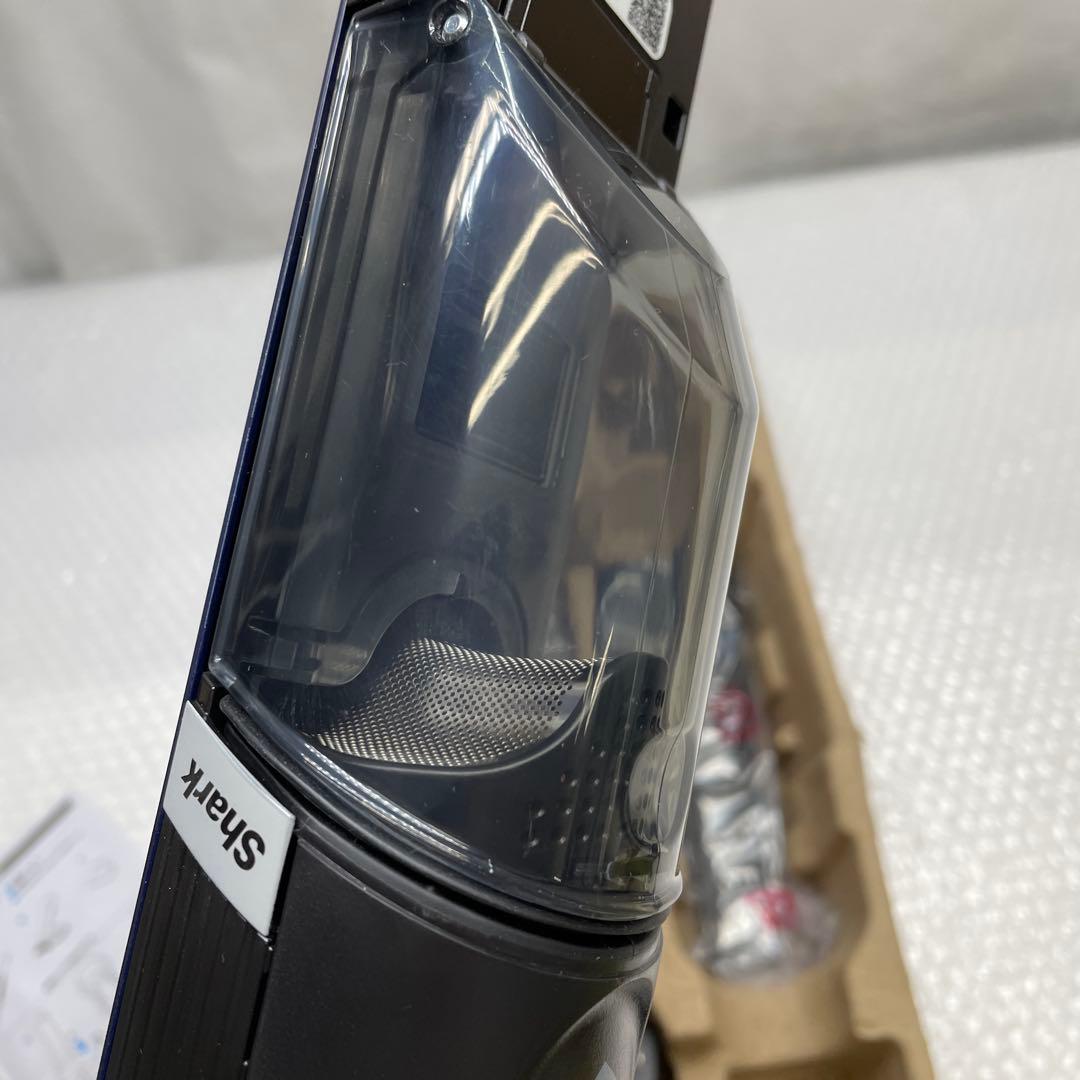 【E28】　Shark 充電式ハンディクリーナー WV210J