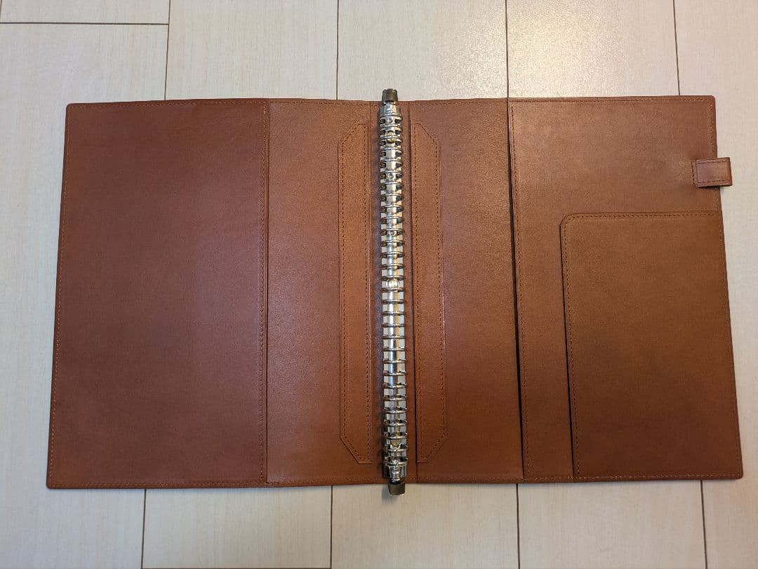 レザー製ブラウンバインダー A4サイズ