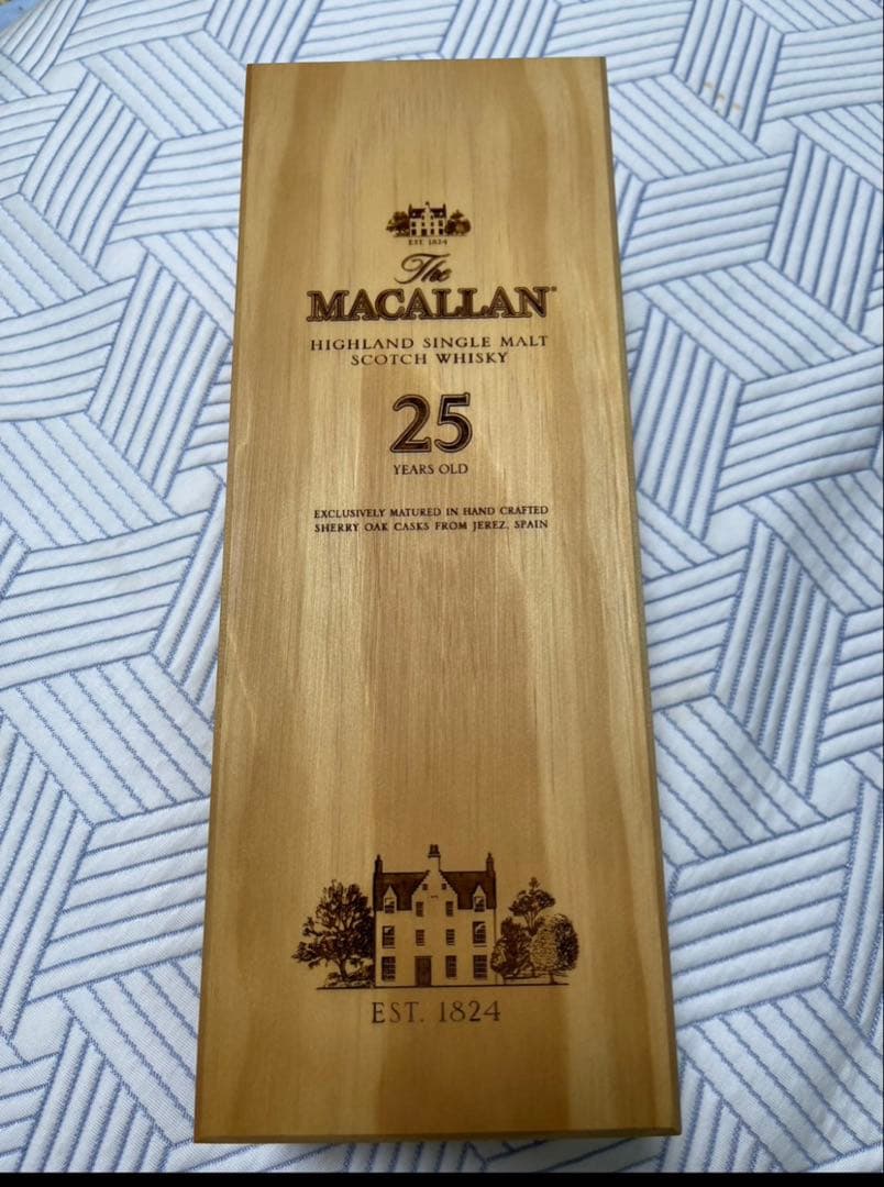 未開封　The Macallan 25 Years Old ウイスキー 木箱入り