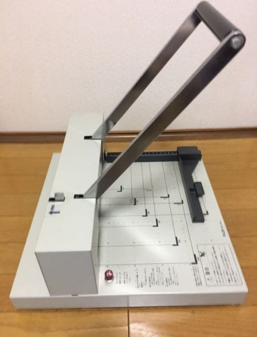 PLUS手動裁断機 PK-513L