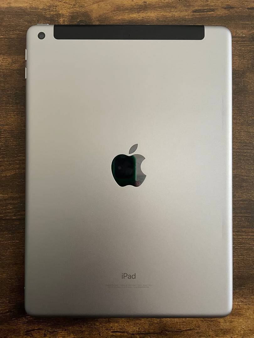 Apple iPad 第6世代 シルバー 32GB本体