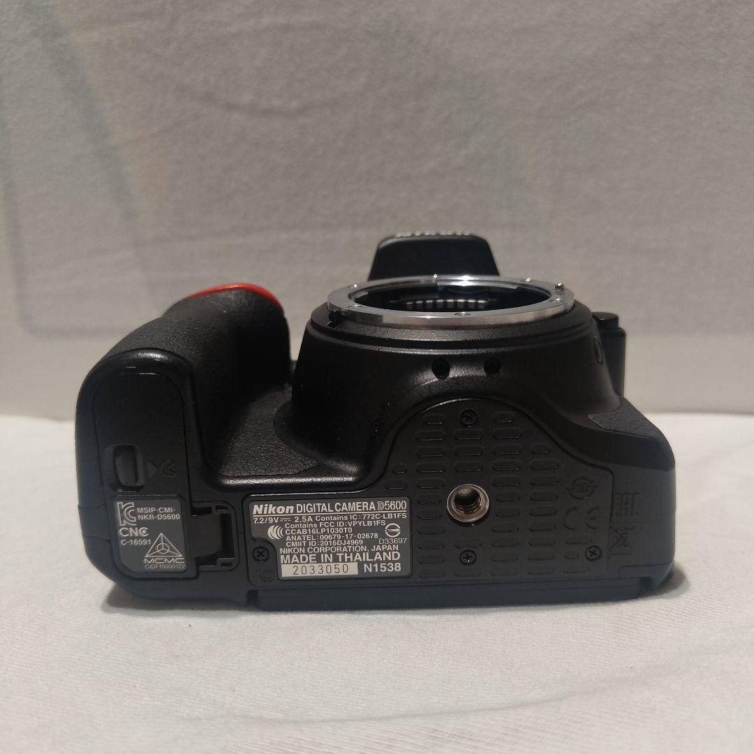 ニコン　D5600 18-55VRレンズキット　美品
