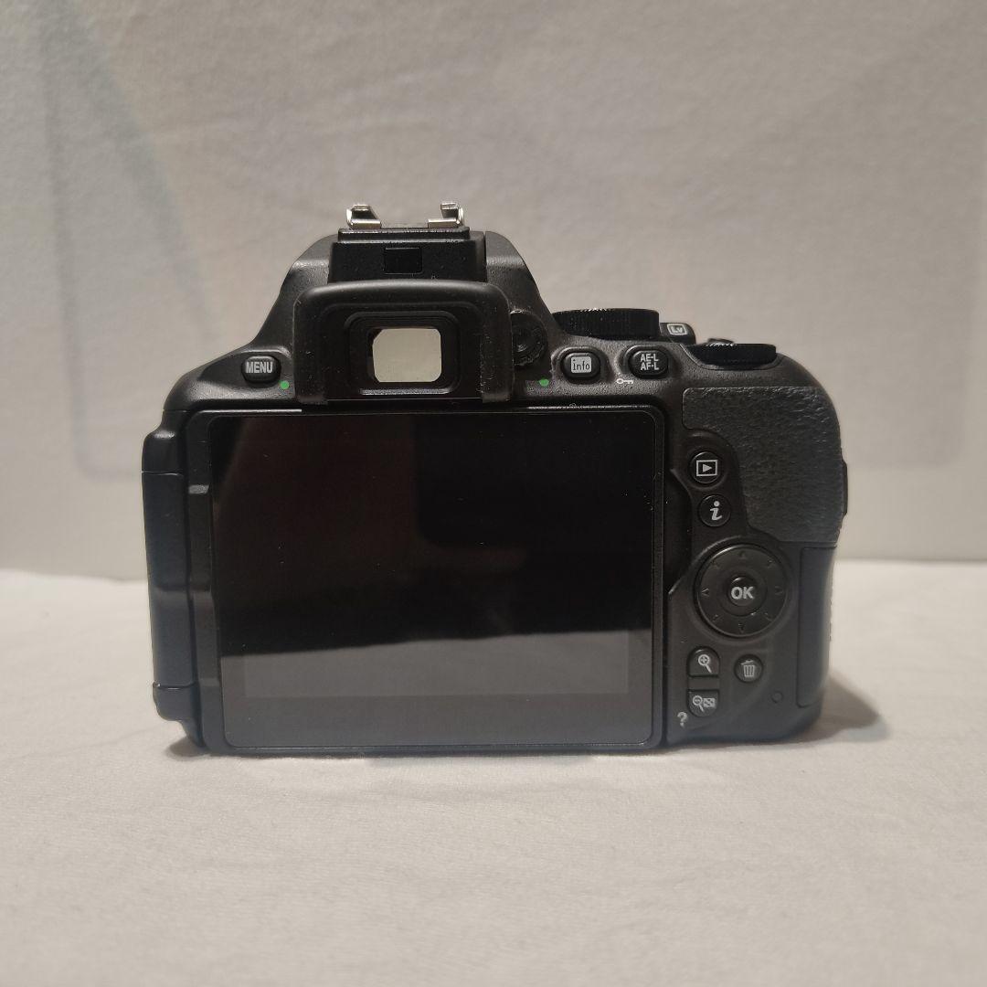 ニコン　D5600 18-55VRレンズキット　美品