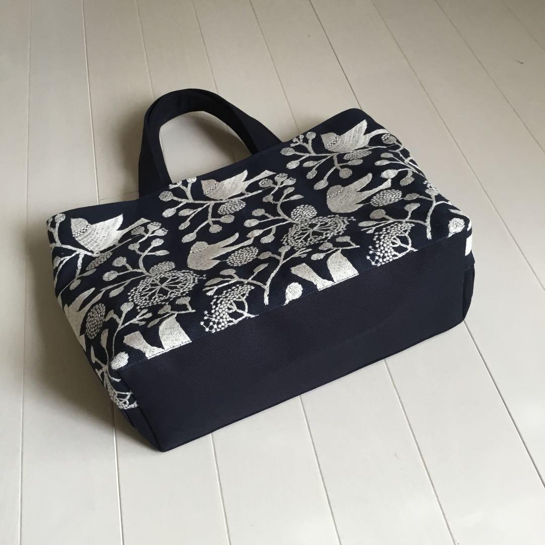点と線　bird garden 刺繍トートバッグ ネイビー