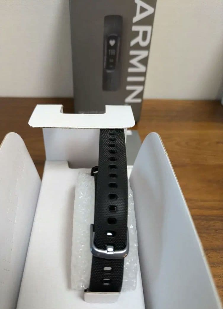 新品☆GARMIN　VIVOSMART 4　ガーミン
