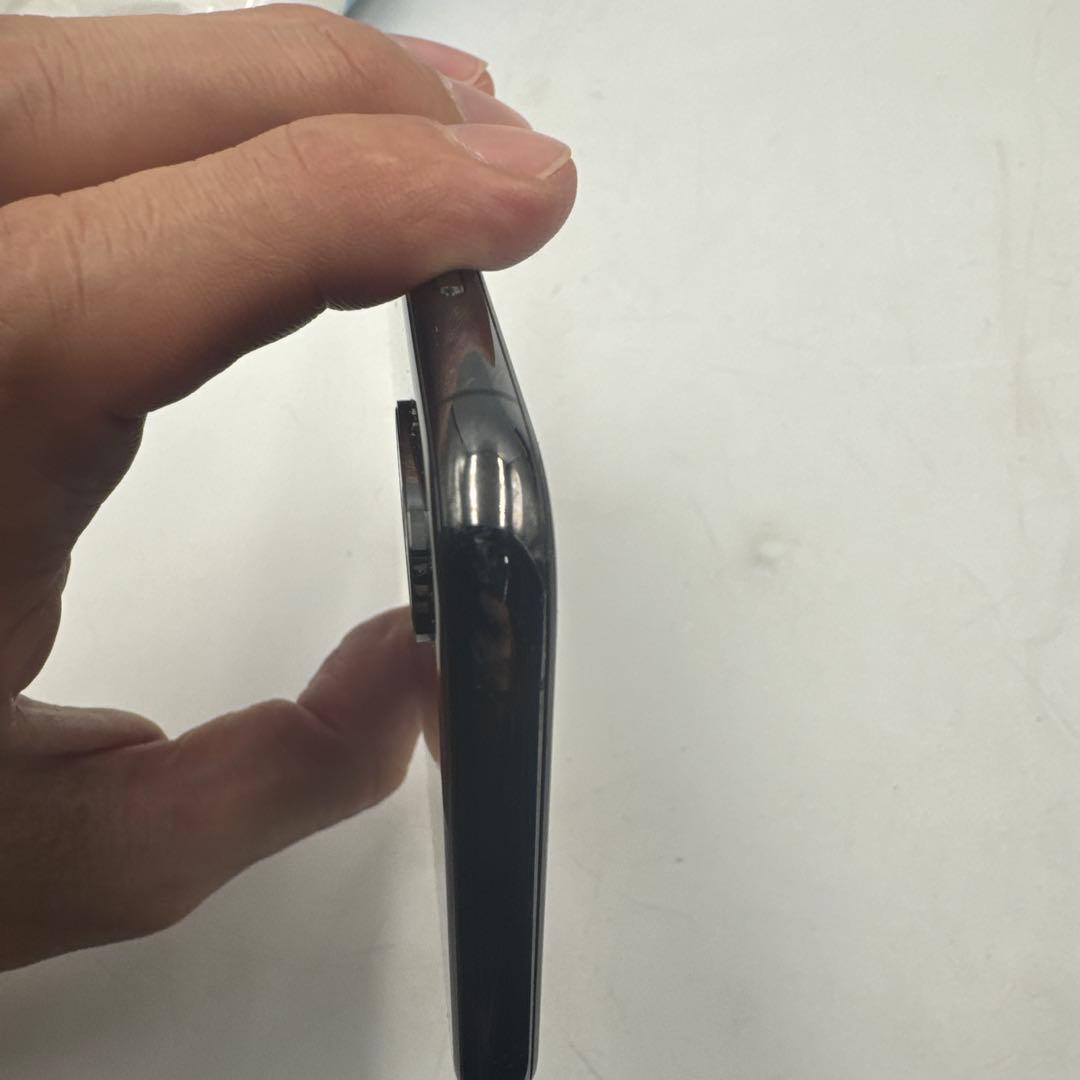 ④Apple iPhone Xsスペースグレー 本体　ケース付き