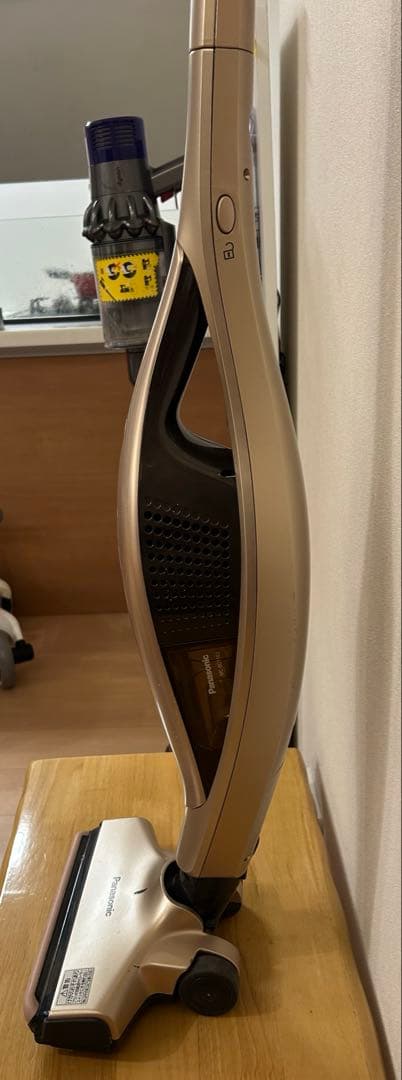 Panasonic スティック型コードレス掃除機 MC-BU110J-T