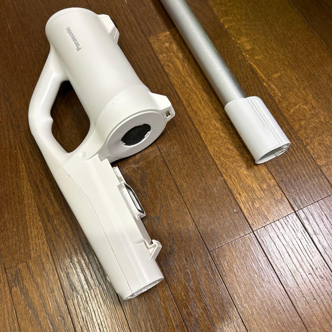 パナソニック充電式掃除機　MC-SB32J 2022年製　中古品