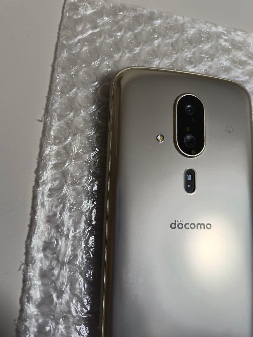 らくらくスマートフォン F-53E ゴールド 新品ケース、フィルム付き