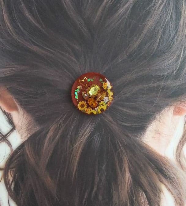 ハートとビジュー入りひまわりラウンドレジンヘアゴム