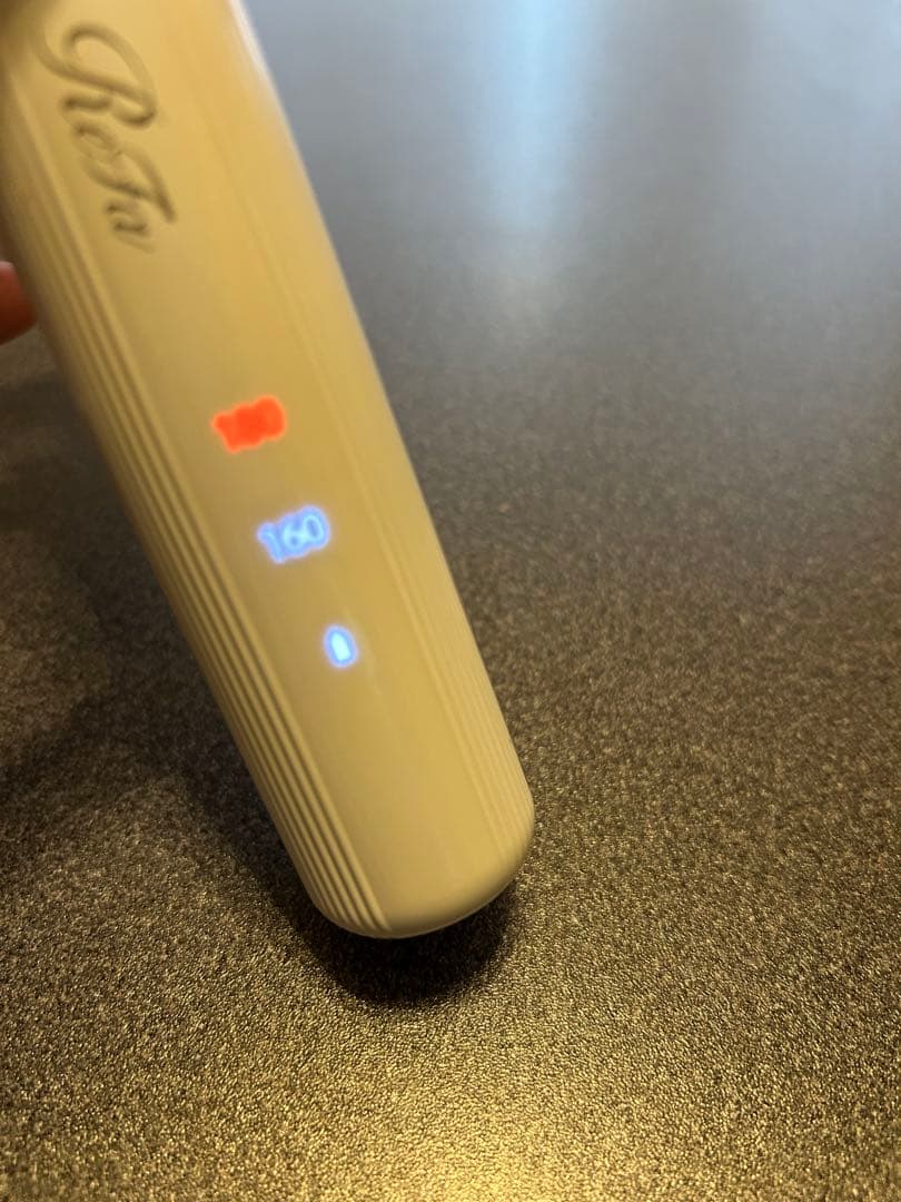 リファフィンガーアイロン ST ホワイト、専用ホルダー付き