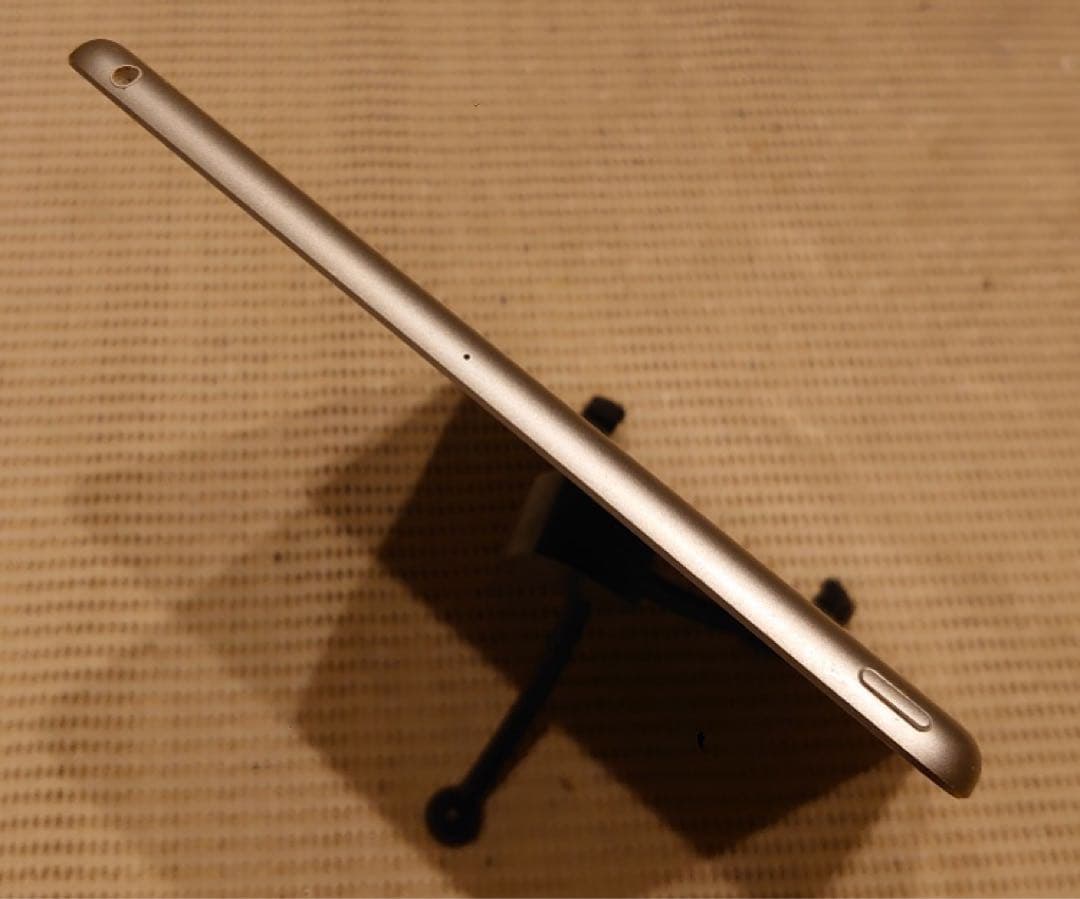 完動品iPad第6世代(A1893)本体32GBシルバー送料込EJF8K