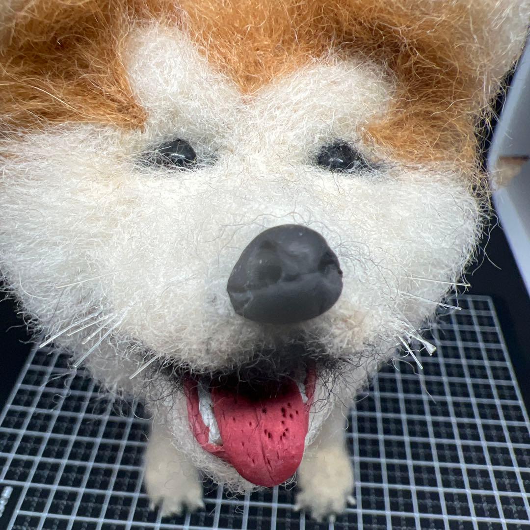 羊毛フェルト犬 秋田犬　　首輪付き　置物
