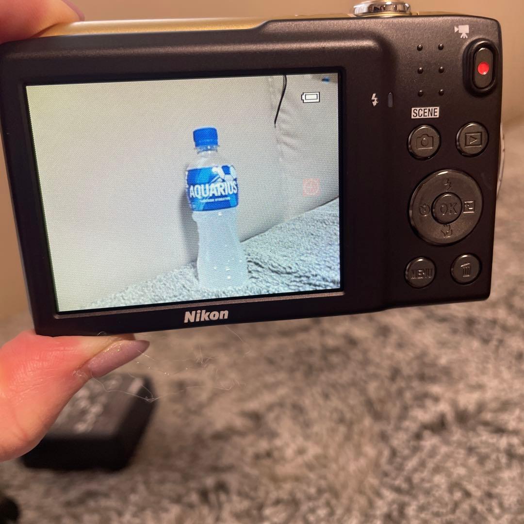 Nikon COOLPIX ゴールド 充電器付き （ニコン　クールピクス）