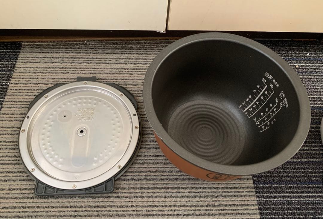 TOSHIBA 10合炊き IH真空炊飯ジャー RC-18VRV（中古品）