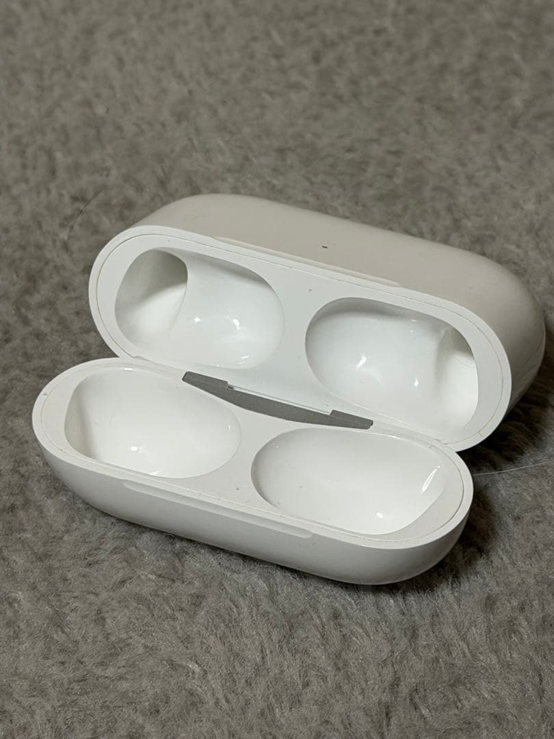 AirPods Pro第2世代　右耳のみ，ケース(Lightning)，