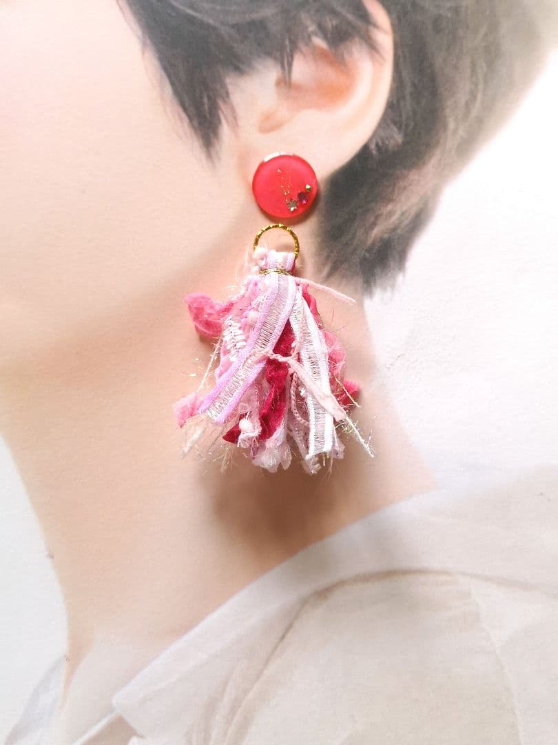取引中【sale】2way*カラフルピンクのタッセルのピアス/イヤリング