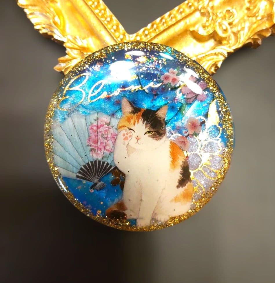 カヤ　☪︎⋆☽様三毛猫ちゃん扇の柄 レジンヘアゴム