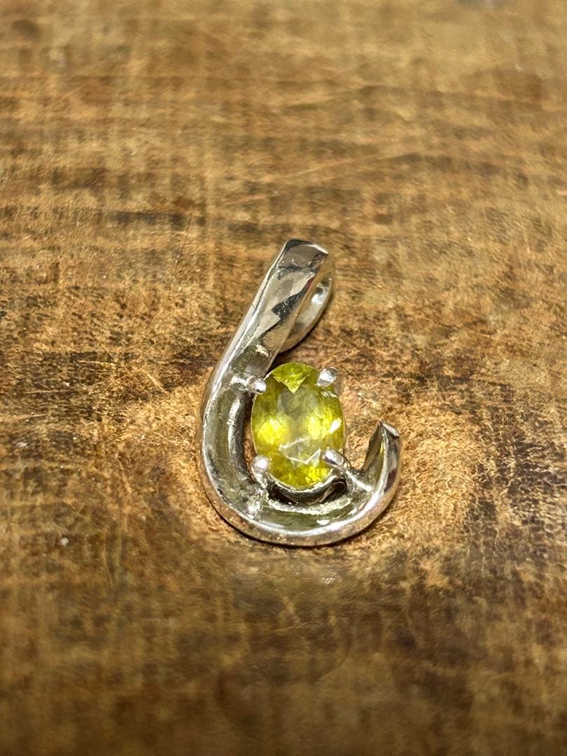 天然スフェーン ②シルバーネックレス 0.879 Ct ソーティング付き
