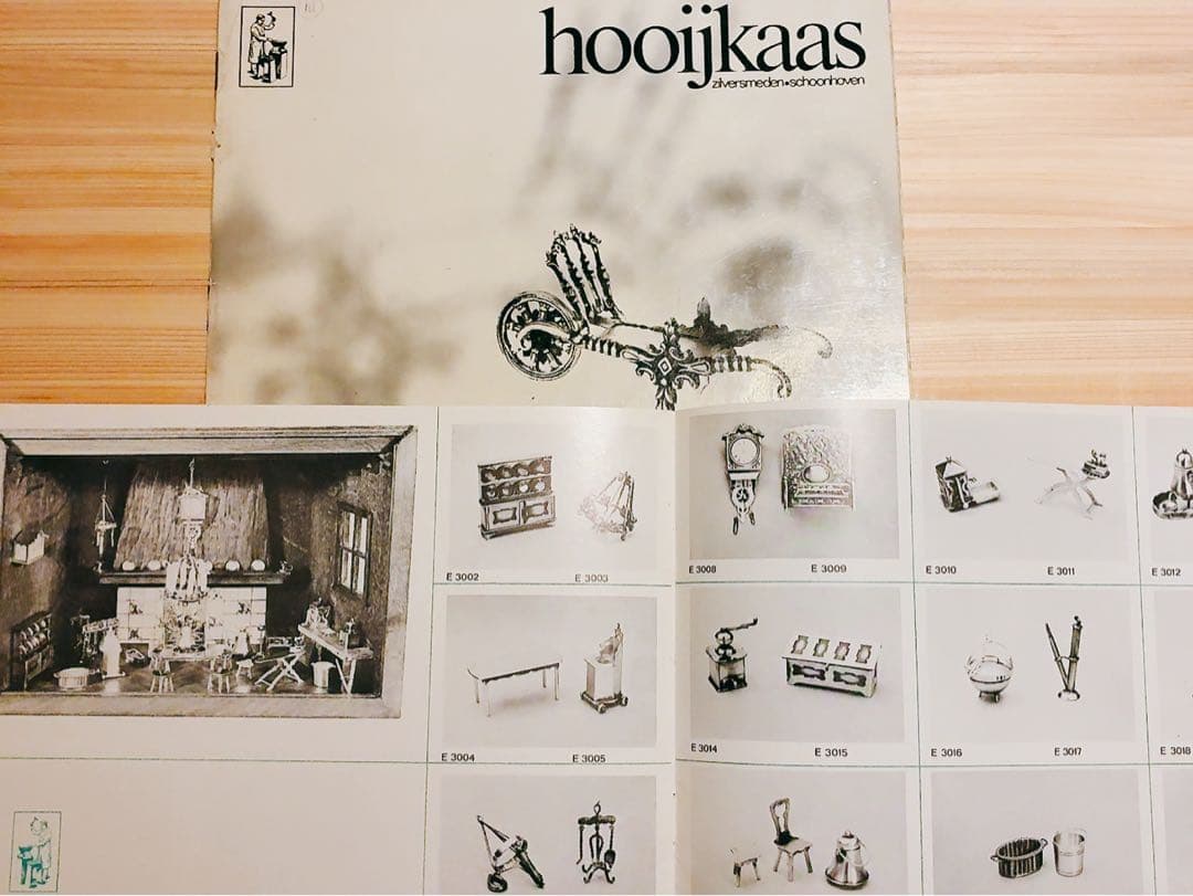 オランダHooijkaas社製、純銀835S『ミニチュア・子供をお仕置きする父』