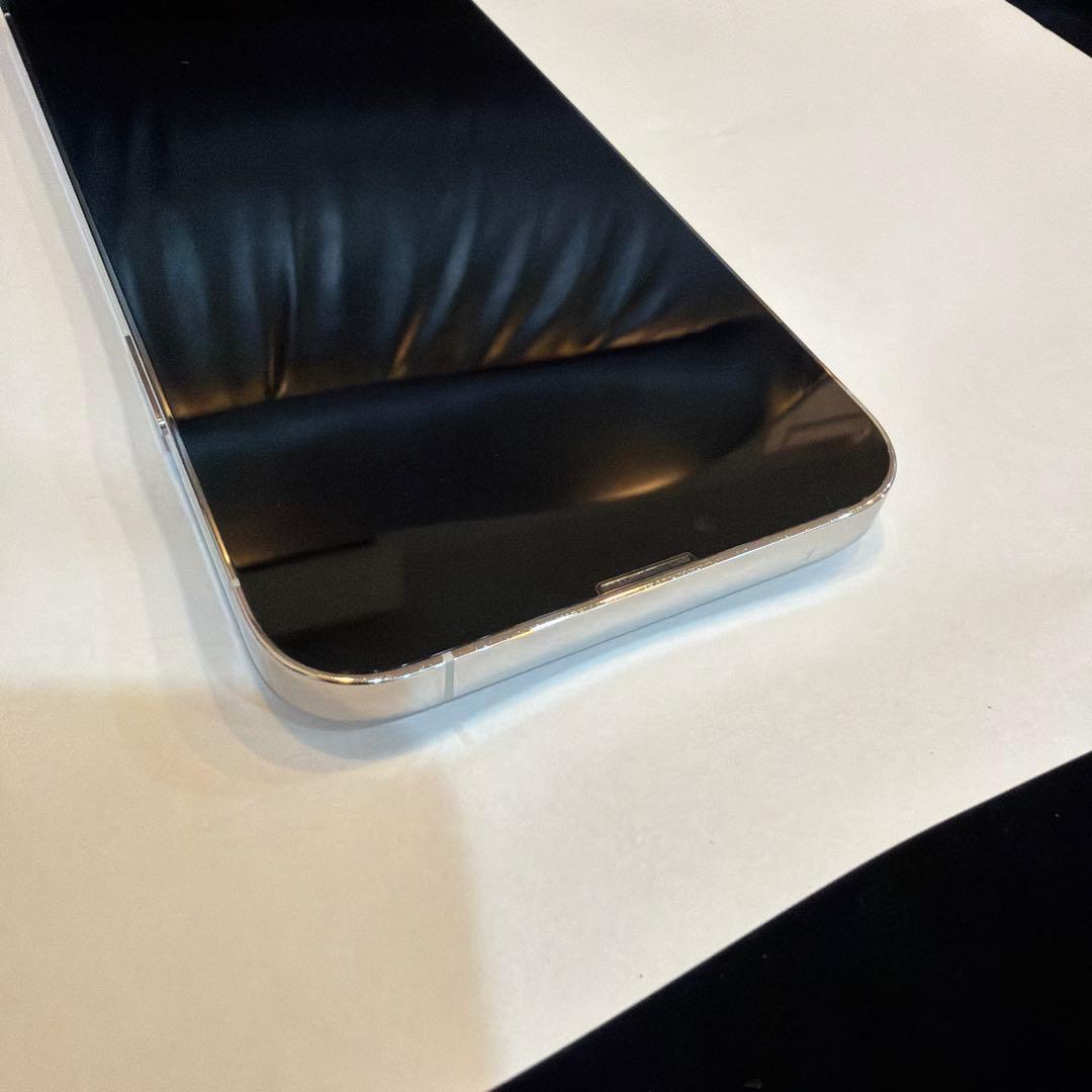 p*0様 iPhone13promaxシルバー 256GB本体 箱付き　クリアケ